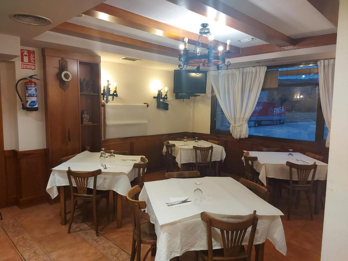 Hostal Linares Villanueva de Argaño Exterior photo